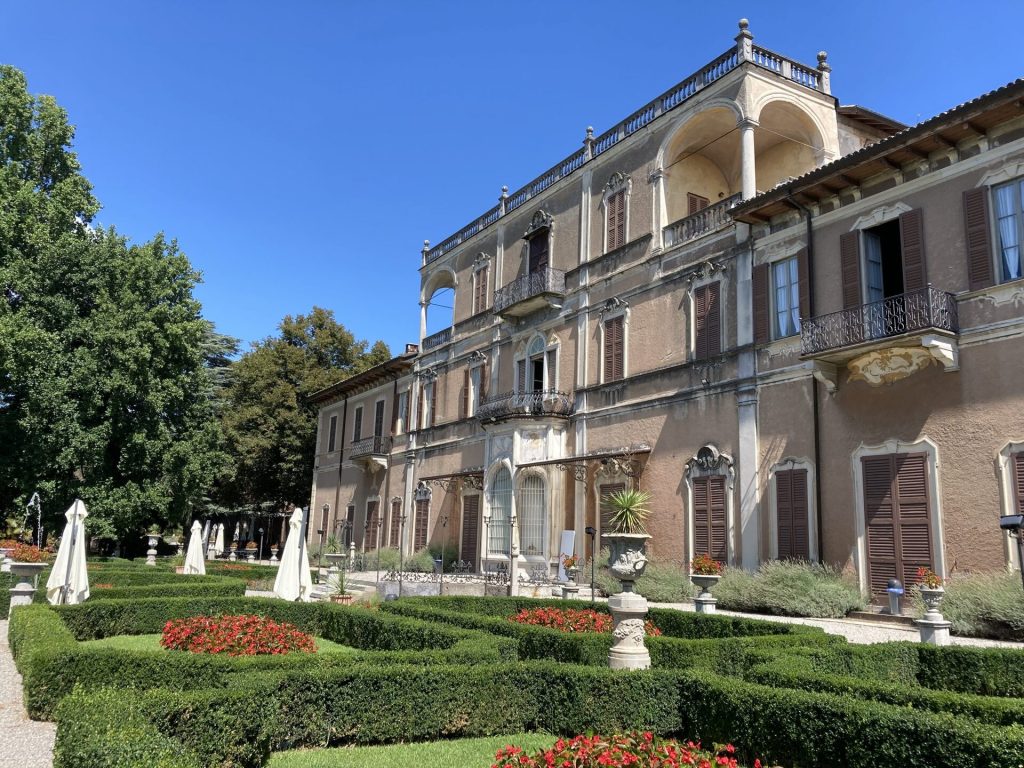 Facciata frontale di Villa Cagnola